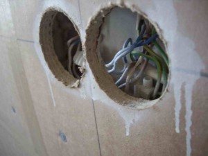 Звукоизоляция квартиры начинается... с розетки